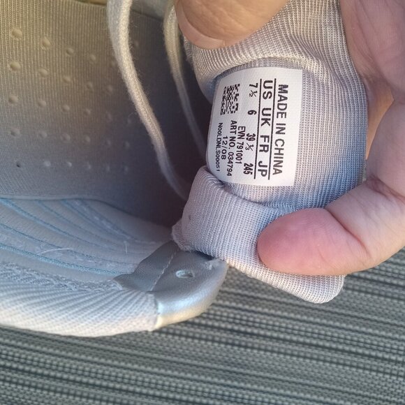 Adidas sneakers size US 7.5 - Picture 2 of 3